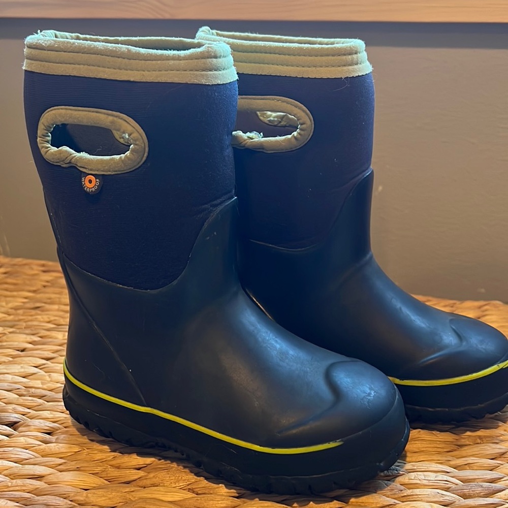Little Kids Bogs. Size 11. Rated for -22°F. Navy/Green.
